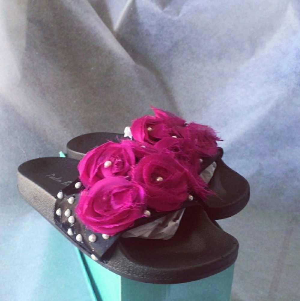 Sandals - Picture 2 of 4